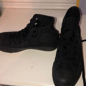 Never worn all black converse
